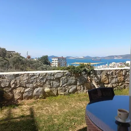 Deniz Manzarali Havuzlu Site Ici Ev *