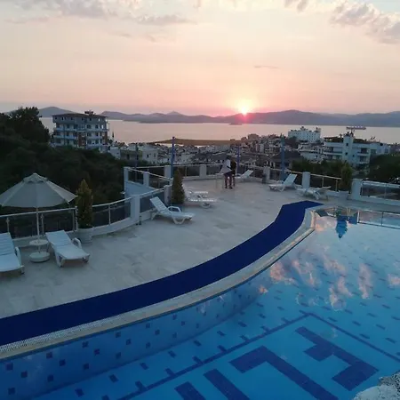 Deniz Manzarali Havuzlu Site Ici Ev Milas